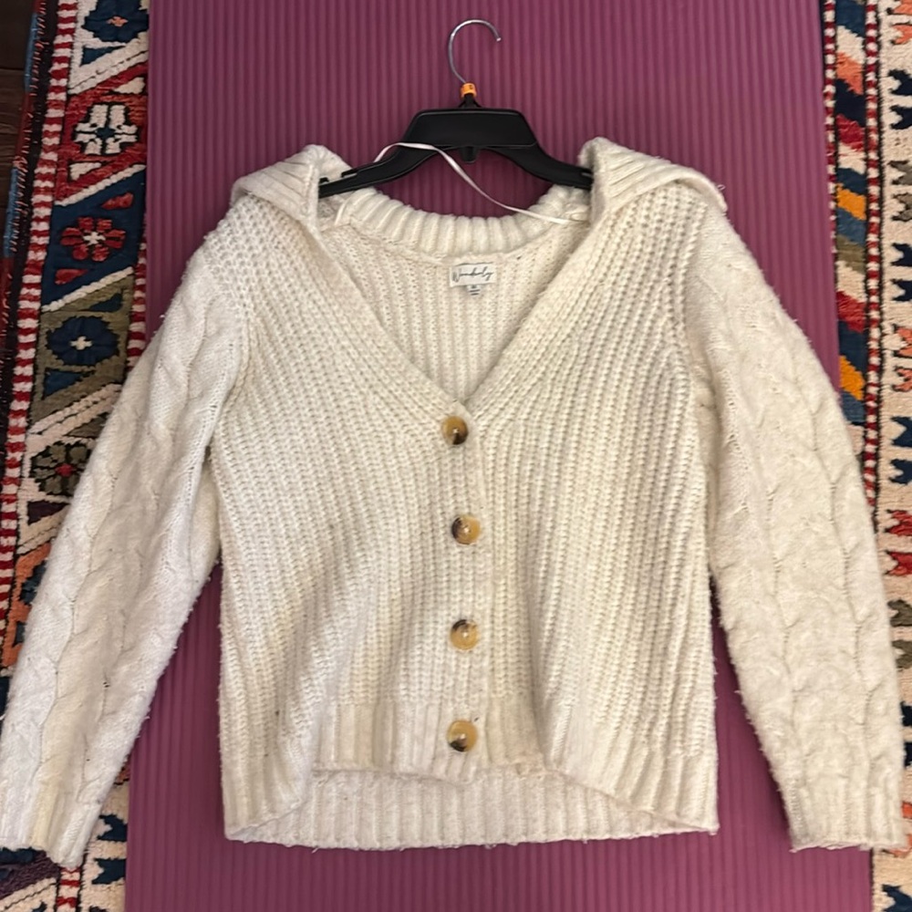 Wonderly women’s medium size white cardigan